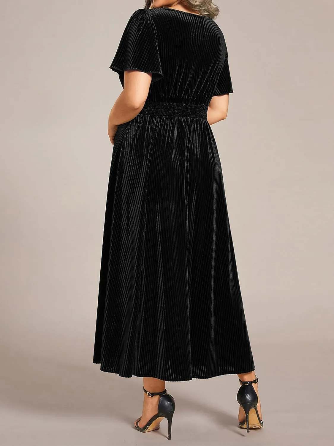 Ever-Pretty Plus Women's Winter V Neck Velvet Short Sleeves A Line Plus Size Cocktail Wedding Guest Dresses 01939-DAPH