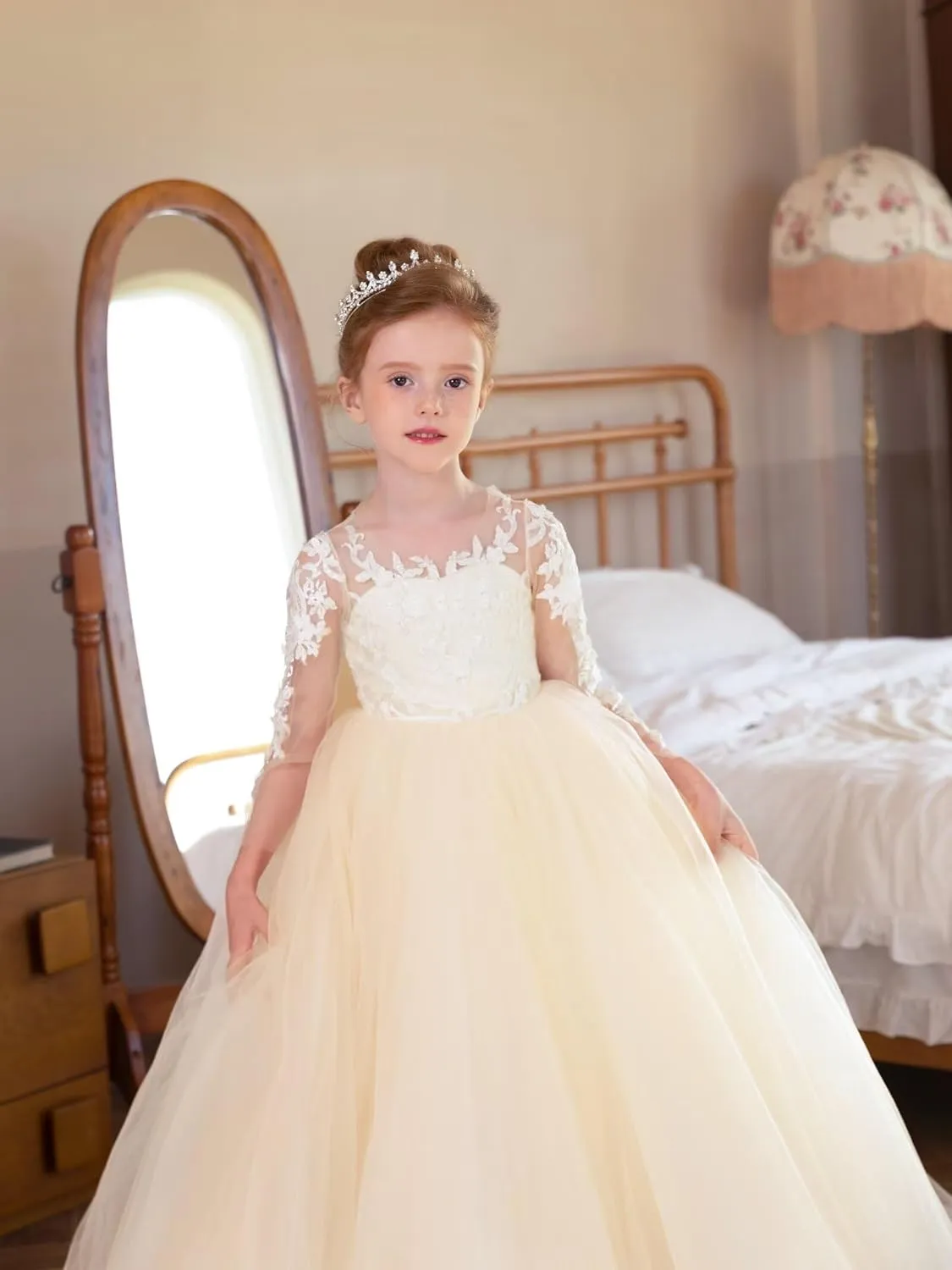 Lace Flower Girl Dress for Wedding Party Puffy Tulle Elegant Floor Long Princess First Communion Gown with Bow