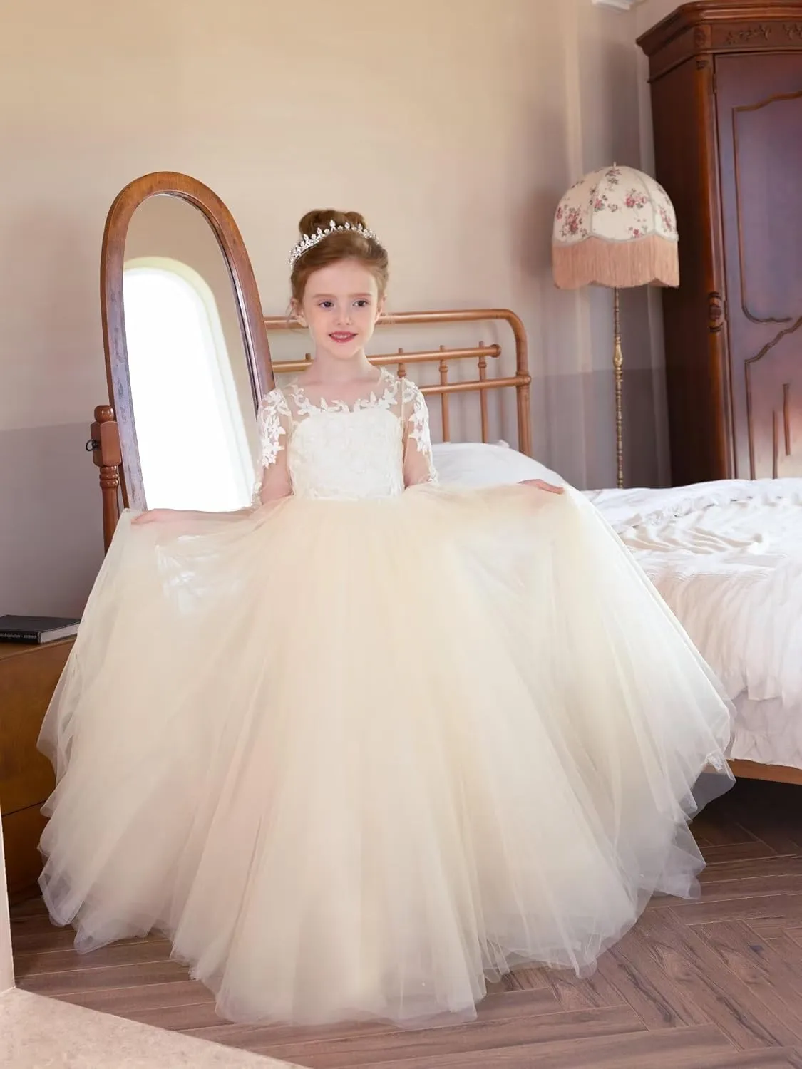 Lace Flower Girl Dress for Wedding Party Puffy Tulle Elegant Floor Long Princess First Communion Gown with Bow