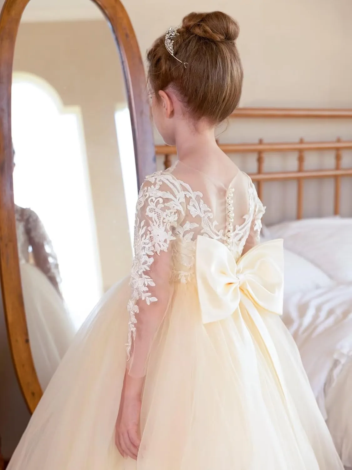 Lace Flower Girl Dress for Wedding Party Puffy Tulle Elegant Floor Long Princess First Communion Gown with Bow