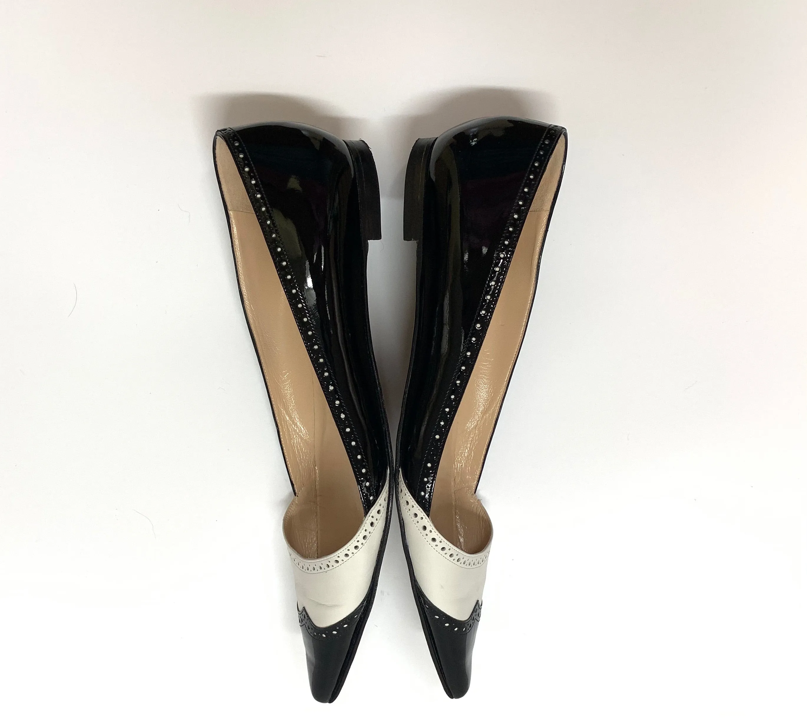 MANOLO BLAHNIK AGAFLAT POINTY SPECTATOR FLATS SIZE 42