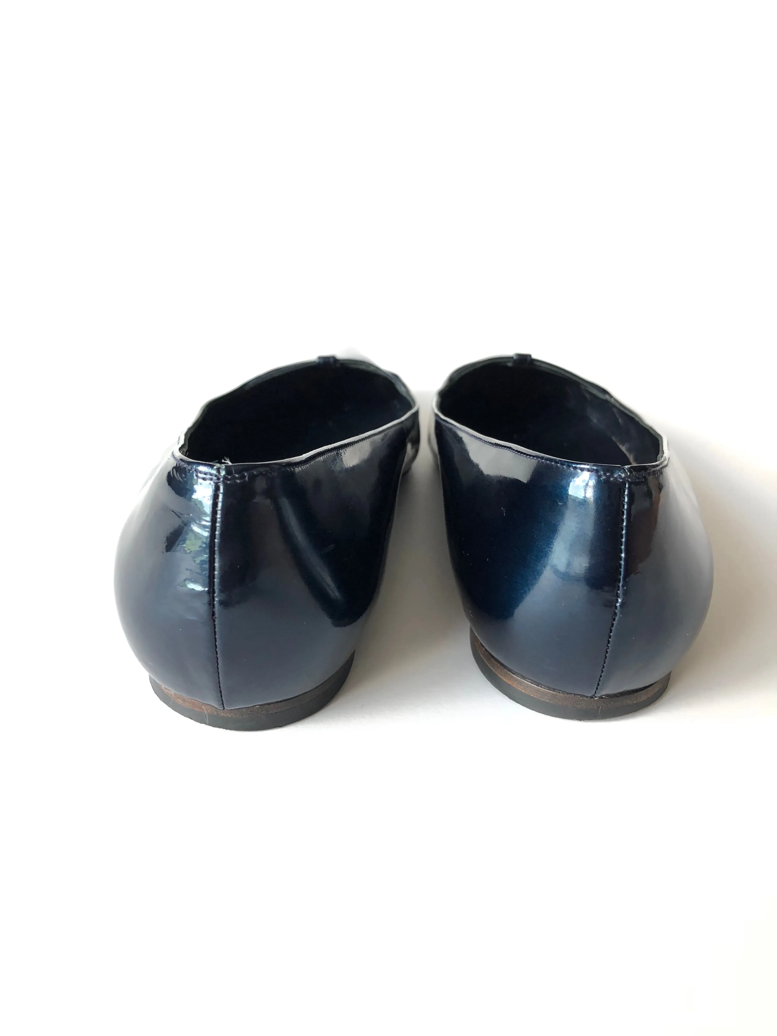 MANOLO BLAHNIK PATENT LEATHER FLAT POINTED TOE SIZE 42