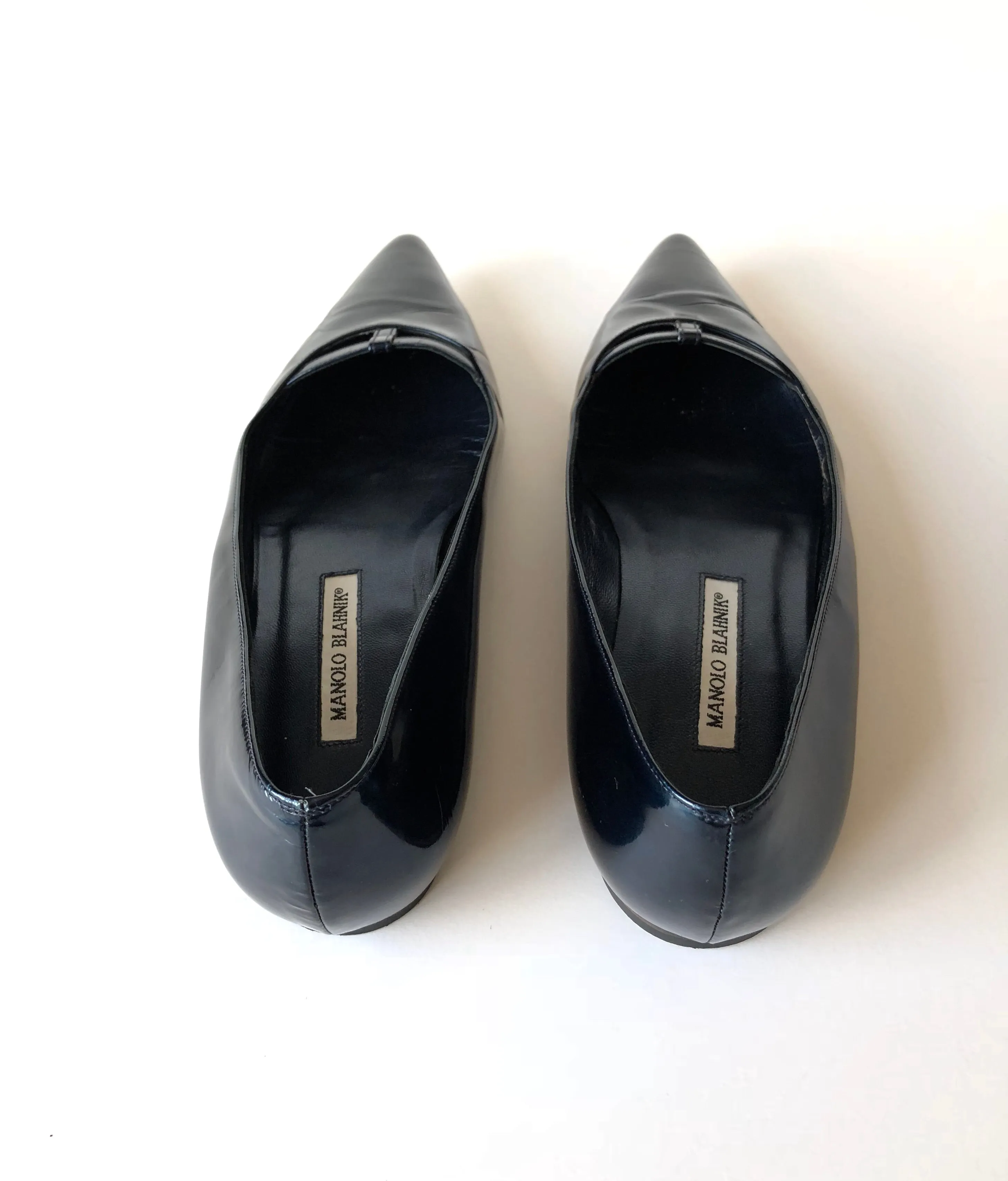 MANOLO BLAHNIK PATENT LEATHER FLAT POINTED TOE SIZE 42