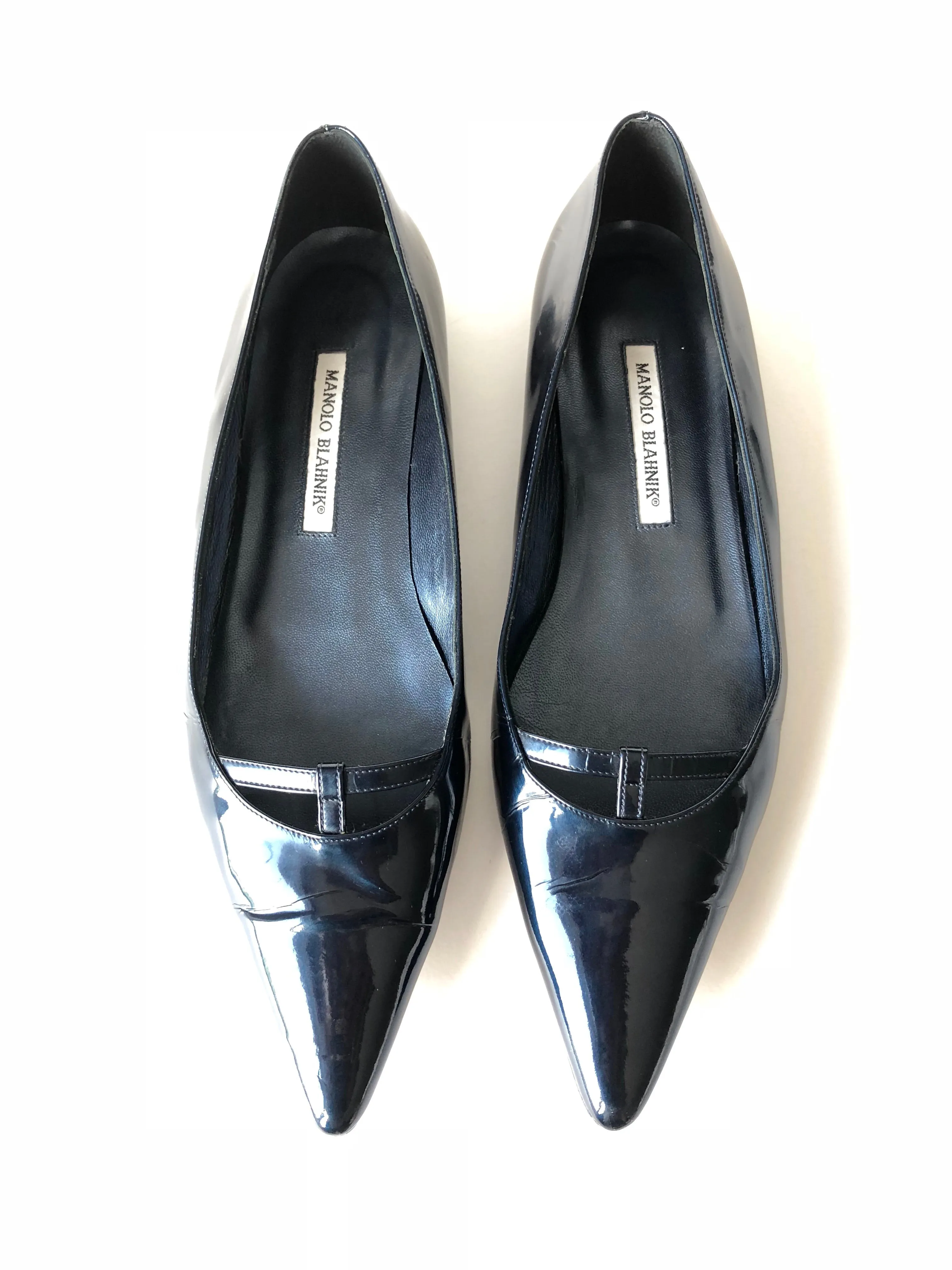 MANOLO BLAHNIK PATENT LEATHER FLAT POINTED TOE SIZE 42